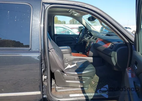 2010 Chevrolet Tahoe Ltz from USA, damaged, VIN 1GNUCCE0XAR223105